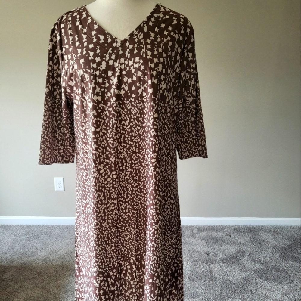 Unbranded – Taupe and Ivory Knee Length Sheath Dress (Size XL)